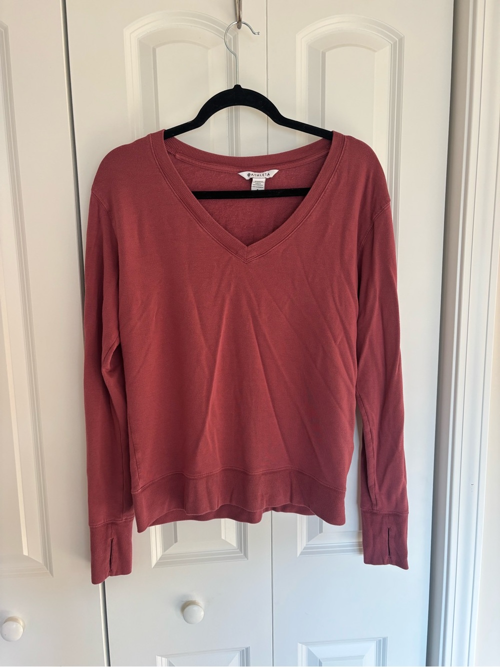 Athleta V Neck Pullover Sweatshirt Thumbholes Brick Red Women’s S